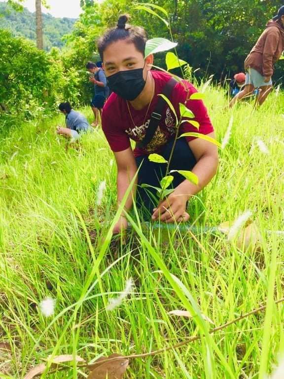 Bohol Students Plant Trees on World Environment Day